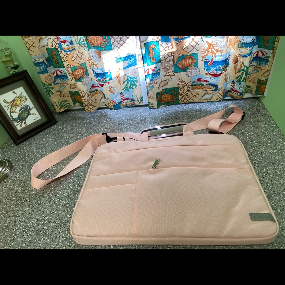 Pretty n pink padded laptop bag.